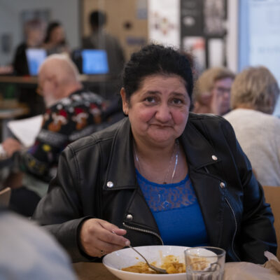 Frau beim Essen