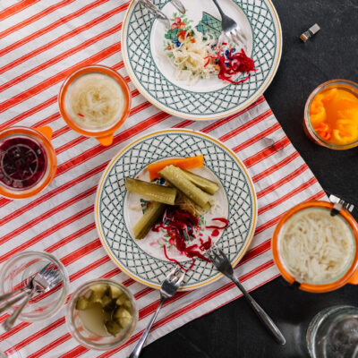 © Slowfood/Mara Hohla Teller mit fermentiertem Gemüse