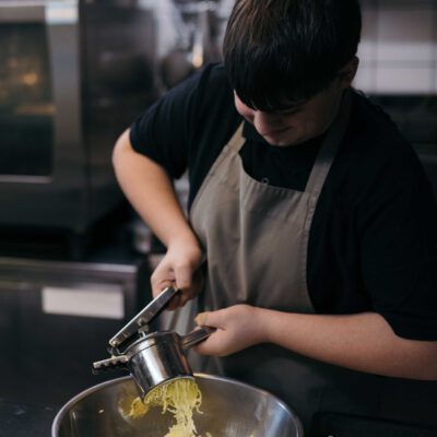 Erdäpfel pressen für Blunzenroulade