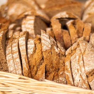 Bauernbrot im Brotkorb