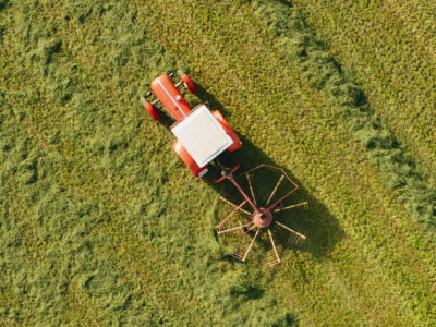 Traktor auf Feld