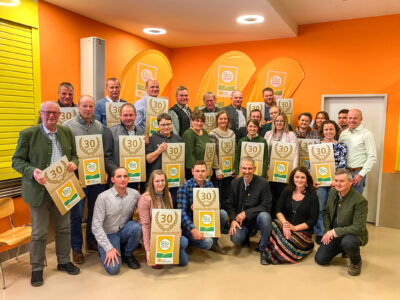 Bio Ernte Steiermark Mitglieder mit Jubiläumstafeln