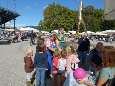 Clownfrau mit Kindern