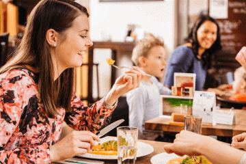 Frau beim Essen