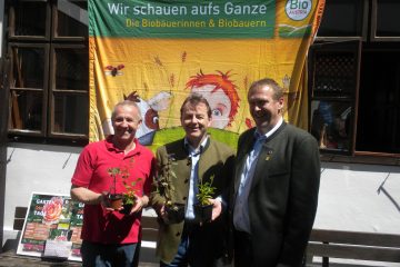 Männer vor dem Bio-Banner am Biofest in Langeck 2017