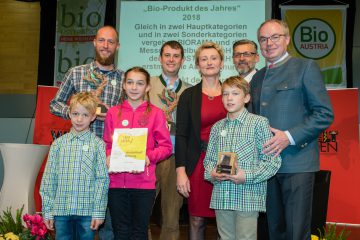 Die niederösterreichischen Gewinner Familie Harbich (Biobeef Harbich) und Karl Severin Traugott (Genusskoarl) mit Gerti Grabmann (Obfrau BIO AUSTRIA), Otto Gasselich (Obmann BIO AUSTRIA NÖ und Wien) und Stephan Pernkopf (Landeshauptfrau-Stellvertreter).