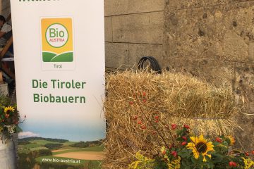 Herzlich Willkommen, Strohballen, Milchkanne