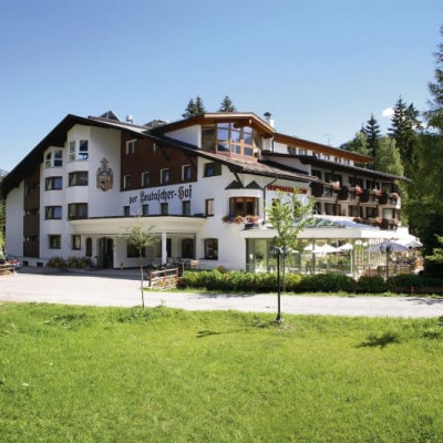 © Leutascherhof Außenansicht des Leutascherhofes im Sommer