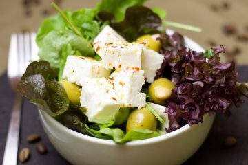 Blattsalat mit Schafkäse
