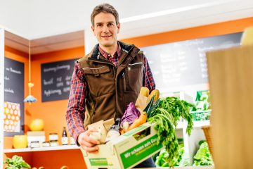 Bauer im Hofladen